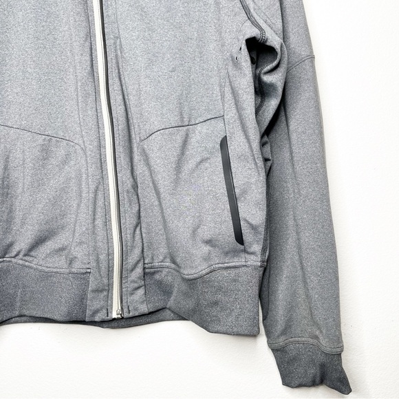 Lululemon Men’s Training Jacket in Heathered Dark Slate - Picture 8 of 13